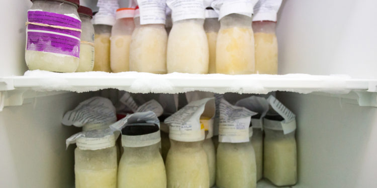 mostra-amamentar-é-proteger-em-cartaz-na-estação-república-do-metrô