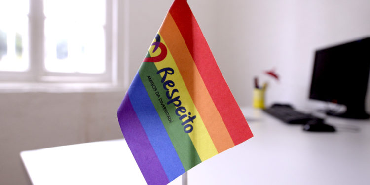 Telecentro para o público LGBTQIA+