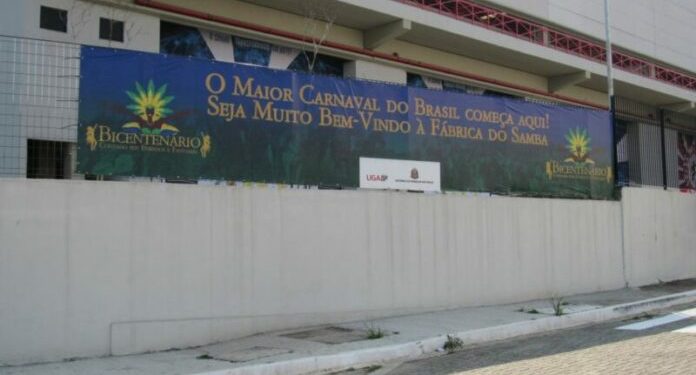 Mostra na Fábrica do Samba