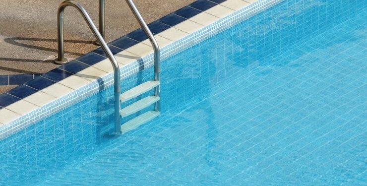 Centro Esportivo Vila Curuçá: Prefeito entrega reforma das piscinas