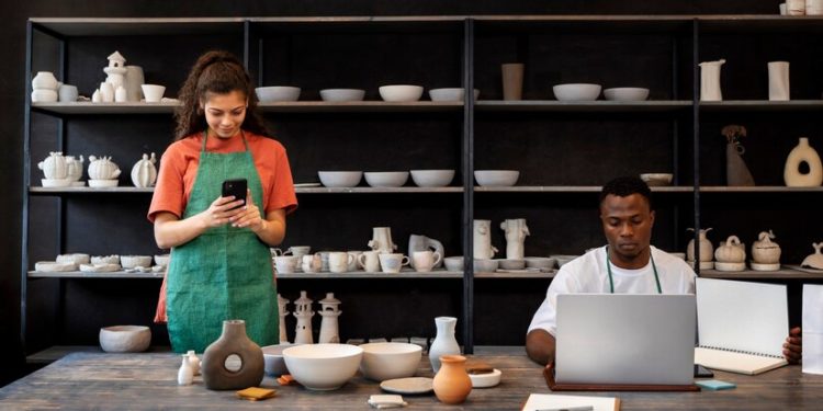 Microcrédito supera pré-pandemia e cresce acima da inflação