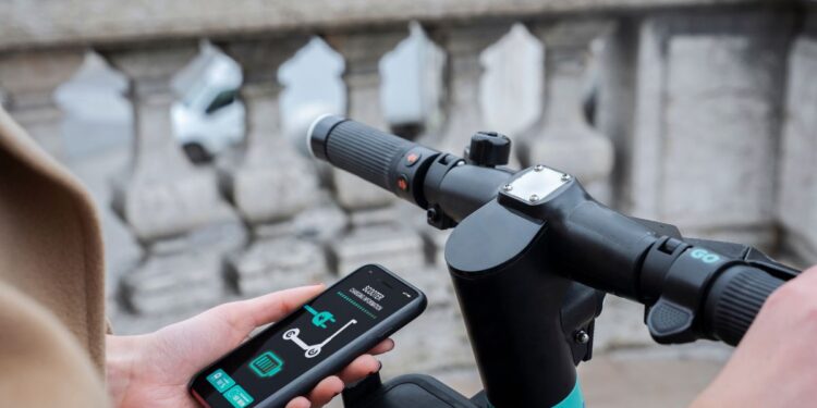 Como superar os desafios da recarga de motos elétricas no Brasil? Rodrigo Borges Torrealba aponta soluções práticas