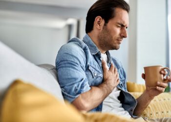 Estresse emocional e burnout elevam risco de doenças cardíacas, dizem especialistas