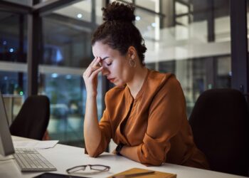 Cansaço persistente pode ter origem hormonal e não apenas emocional