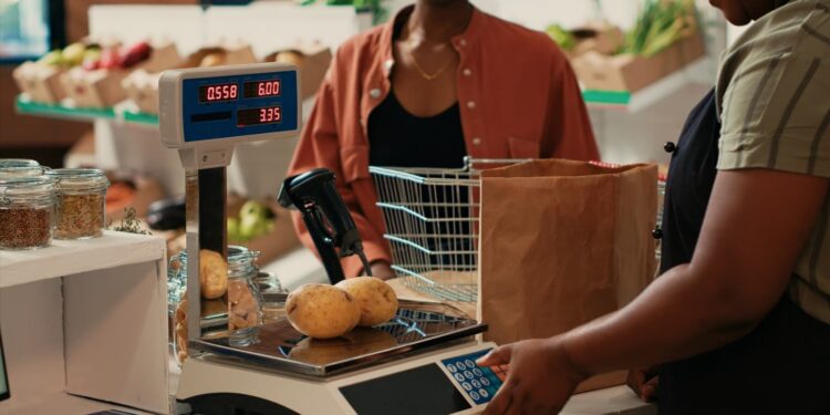 Comércio varejista cresce 0,1% em agosto e mantém alta no acumulado do ano
